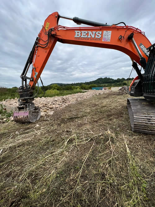 Bens Demolition Division job Demolition old farm buildings for Chappell and Dix photo number 2