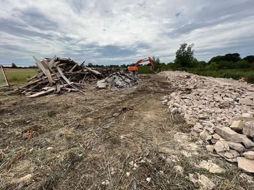 Bens Demolition Division job Demolition old farm buildings for Chappell and Dix photo number 5