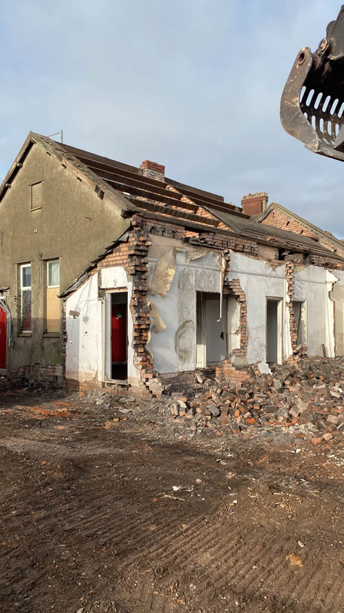 Bens Demolition Division job Demolition in Avonmouth for Clayewater Homes photo number 14