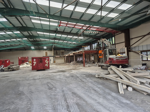 Bens Demolition Division job Warehouse Demolition in Swindon photo number 3