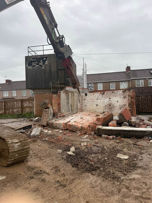 Bens Demolition Division job Clearance of 10 acre factory site following demolition photo number 14