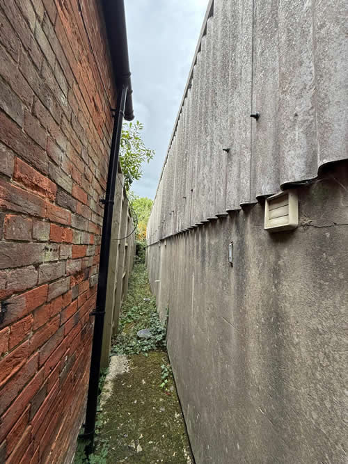 Bens Demolition Division job Devizes strip asbestos sheets soft strip building take down building for reuse photo number 4
