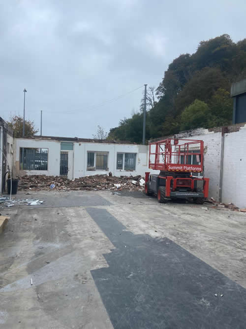 Bens Demolition Division job Demo for Swanmac Ltd. Carefully demolish old premises photo number 9