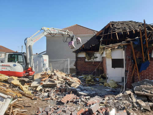 Bens Demolition Division job House Demolition, Grantham Road, Kingswood for Bristol TLC Chamberlain and Sons photo number 7