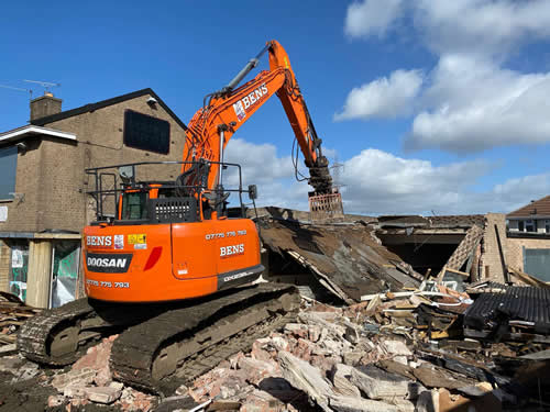 Bens Demolition Division job The Golden Bottle Pub, Constable Road, Lockleaze, Bristol photo number 3