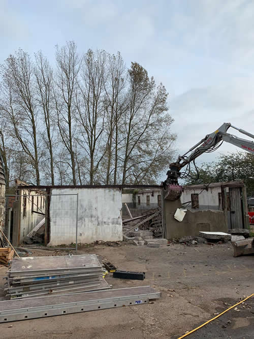 Bens Demolition Division job Elm Tree Farm, Stapleton for the Brandon Trust, Bristol photo number 4